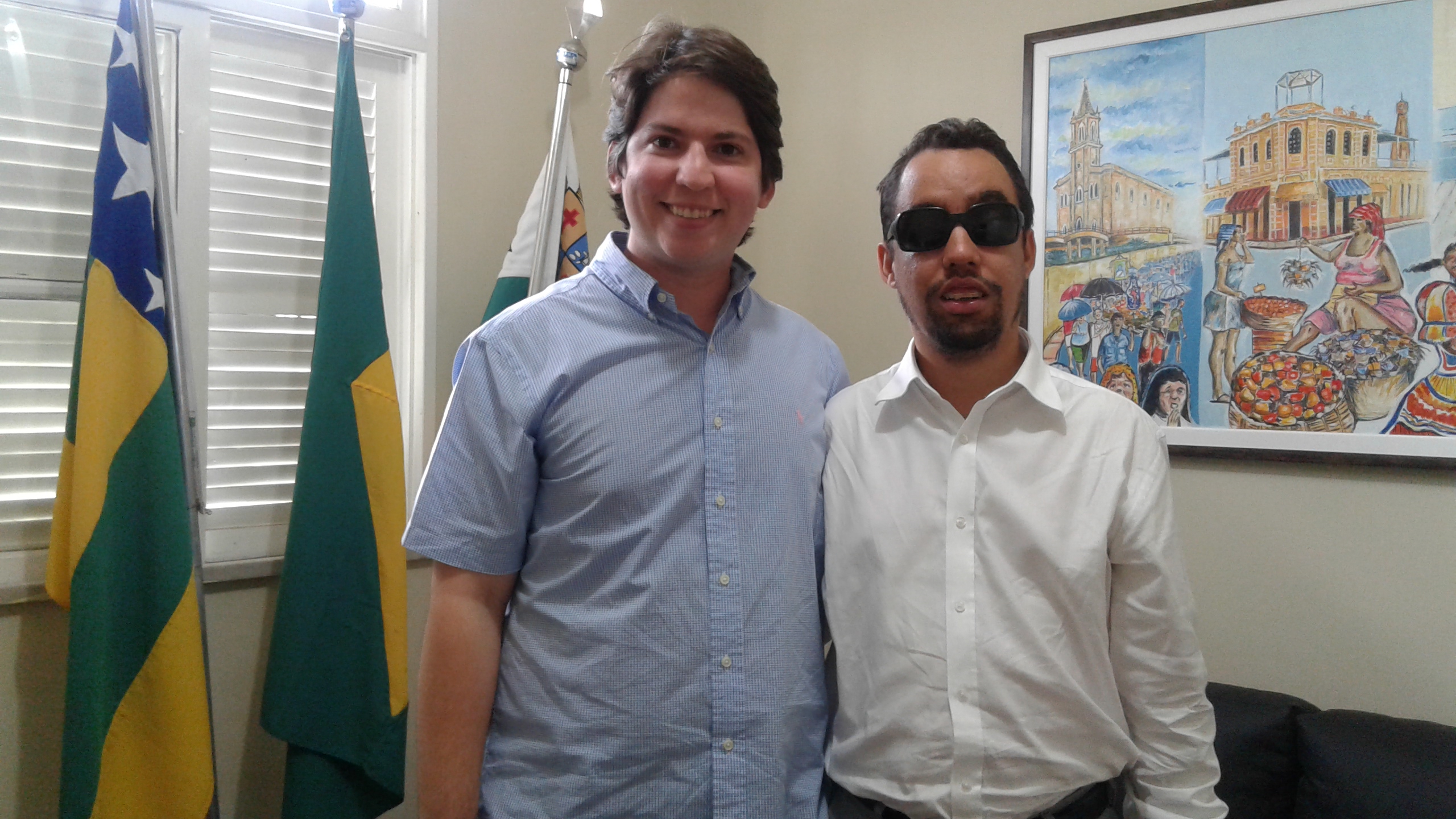 Vereador Lucas Aribé em pé ao lado do secretário Municipal da Juventude e Esporte (Sejesp), Jorge Araújo Filho