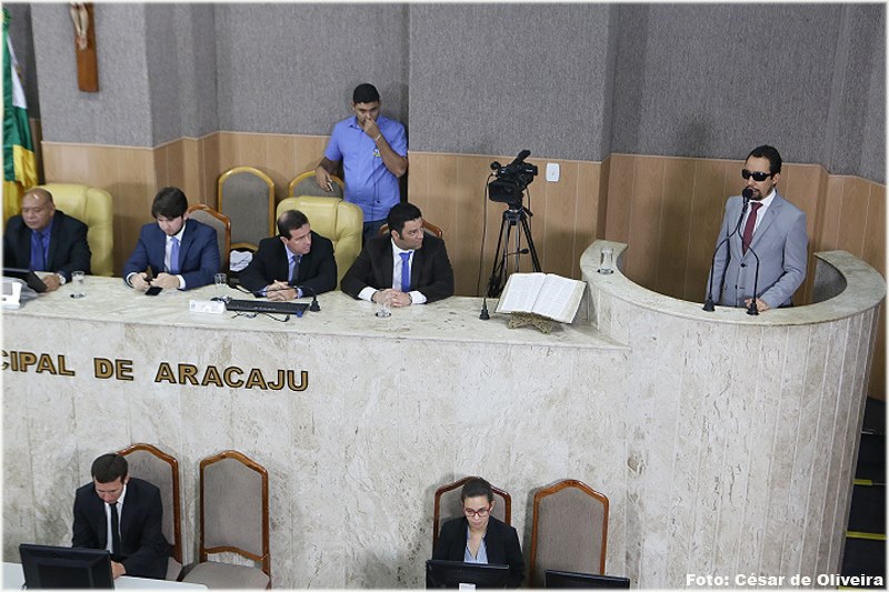 Vereador Lucas Aribé utilizando a tribuna da Câmara Municipal de Aracaju